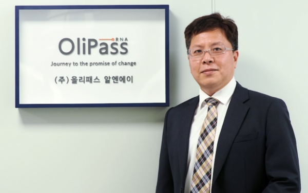 올리패스 알엔아이 김동남 상무는 내년 1월 OLV 멀티크림 롯데홈쇼핑 론칭을 앞두고 RNA 화장품을 소개했다.